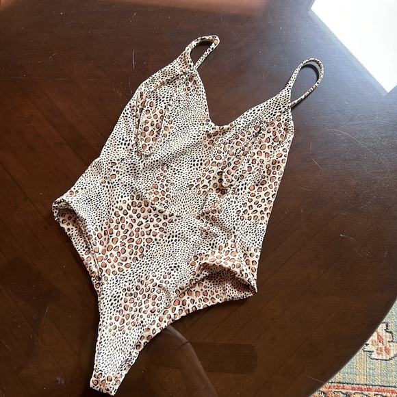 Mai swim wear no rips no tears - Picture 2 of 2